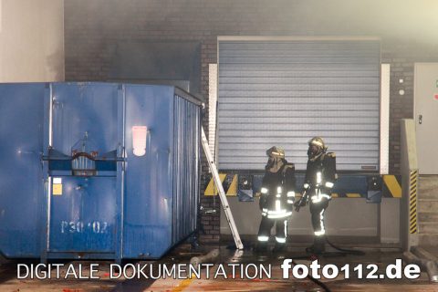 2012.01.01-Lidl-brennt-Container-004
