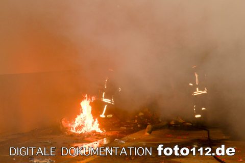2012.01.01-Lidl-brennt-Container-008