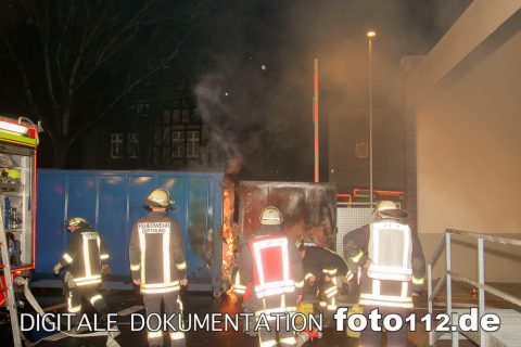 2012.01.01-Lidl-brennt-Container-010
