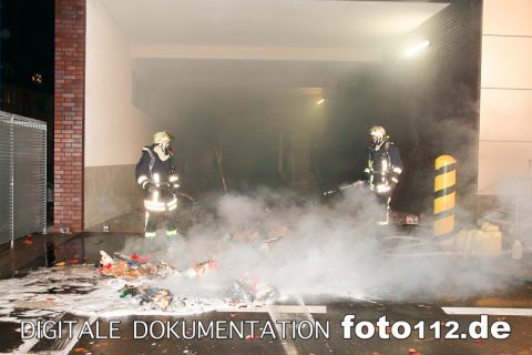 2012.01.01-Lidl-brennt-Container-012