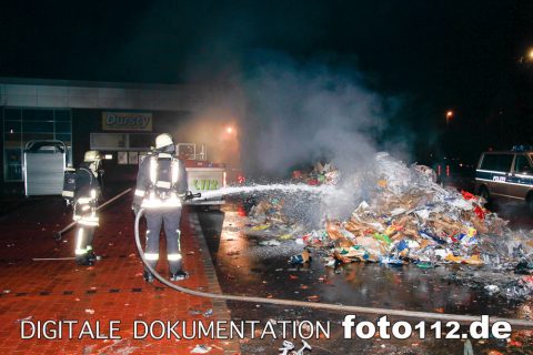 2012.01.01-Lidl-brennt-Container-013