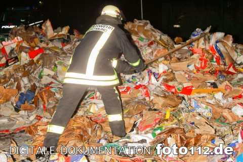 2012.01.01-Lidl-brennt-Container-014