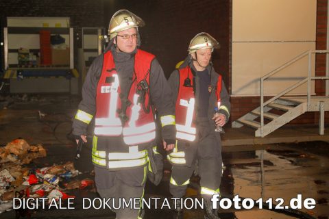 2012.01.01-Lidl-brennt-Container-015