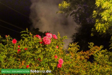 Eichwaldstr-brennt-Strohlager-Sony-007