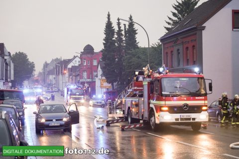 Provinzialstr.-Dachstuhlbrand-001Nacht