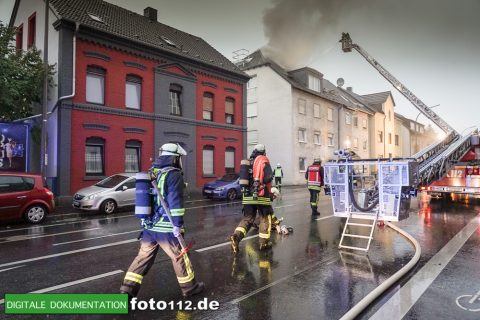 Provinzialstr.-Dachstuhlbrand-009Nacht