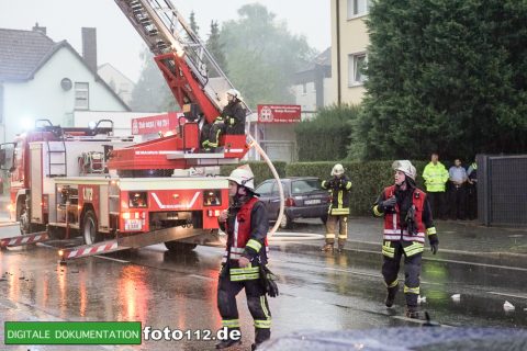 Provinzialstr.-Dachstuhlbrand-011Nacht