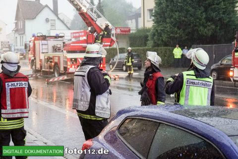 Provinzialstr.-Dachstuhlbrand-013Nacht