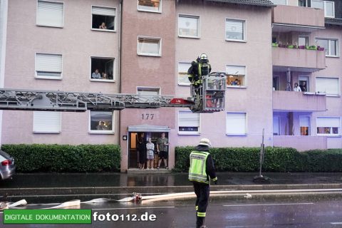 Provinzialstr.-Dachstuhlbrand-016Nacht