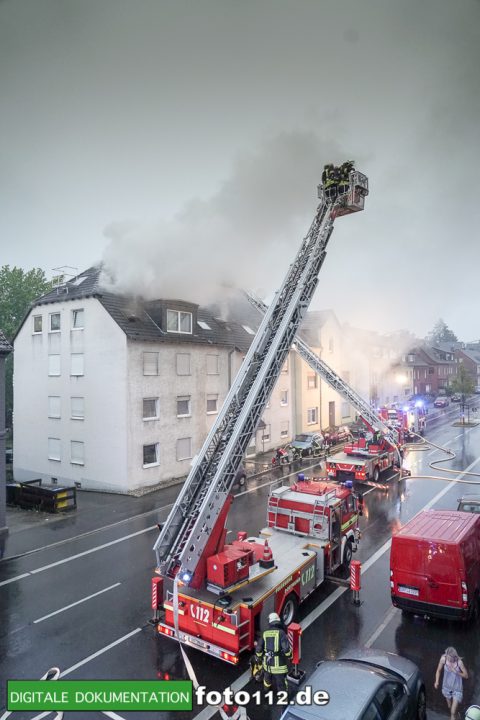 Provinzialstr.-Dachstuhlbrand-018Nacht