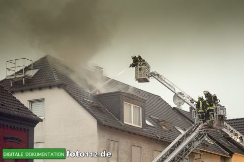 Provinzialstr.-Dachstuhlbrand-023Nacht