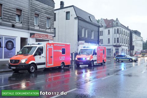 Provinzialstr.-Dachstuhlbrand-028Nacht