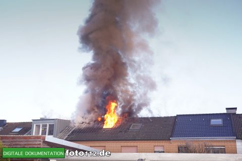 Immanuel-Kant-Straße-Dachstuhlbrand-004