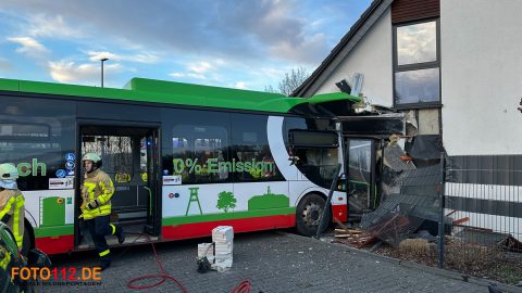Karlstrasse-Bus-in-Haus-001