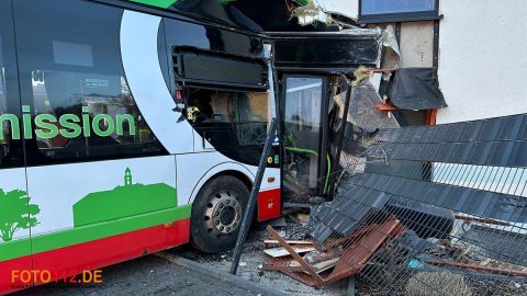 Karlstrasse-Bus-in-Haus-002