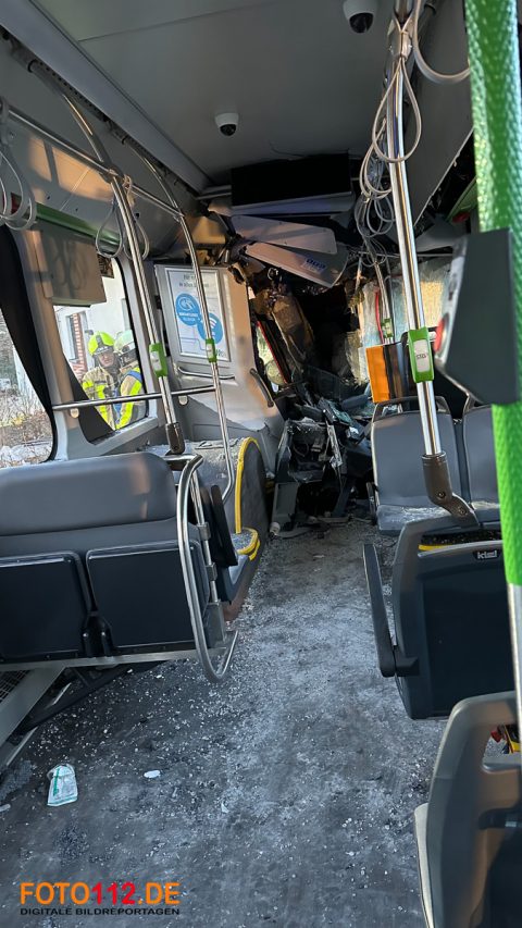 Karlstrasse-Bus-in-Haus-004