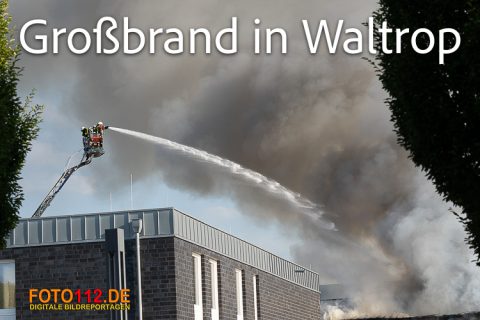 Lagerhalle-brennt-012
