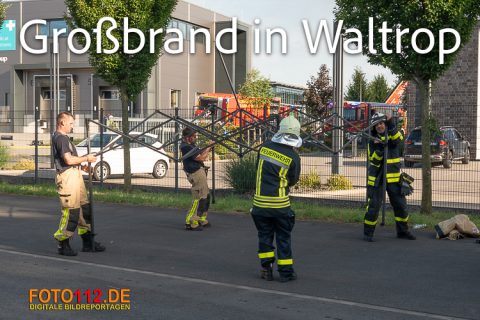 Lagerhalle-brennt-014