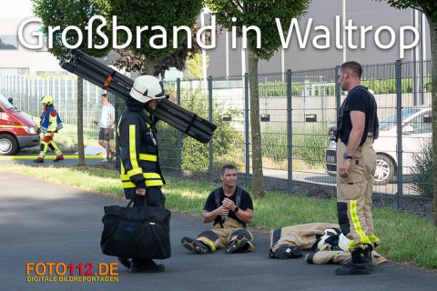 Lagerhalle-brennt-015