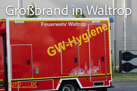 Lagerhalle-brennt-016