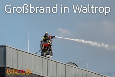 Lagerhalle-brennt-018