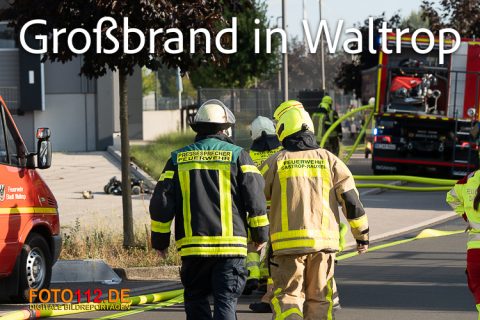 Lagerhalle-brennt-019