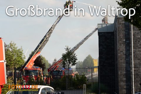 Lagerhalle-brennt-025