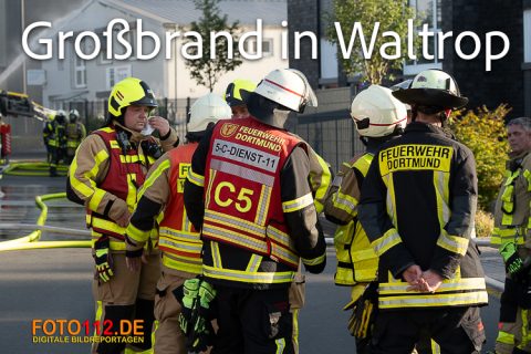 Lagerhalle-brennt-036