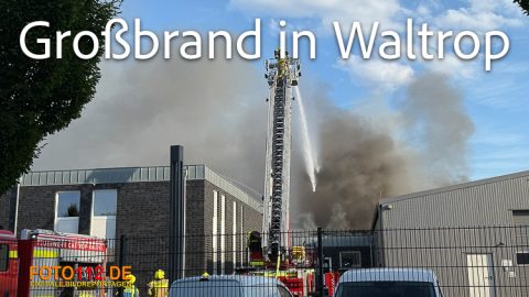 Lagerhalle-brennt-043