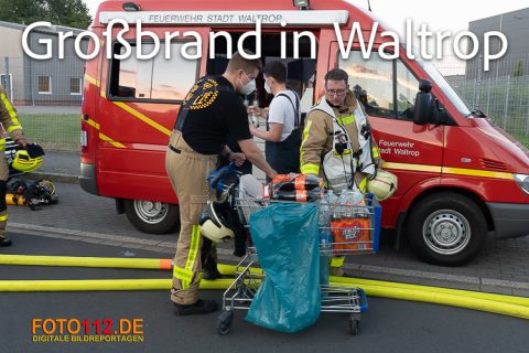 Lagerhalle-brennt-045
