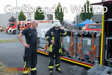 Lagerhalle-brennt-047