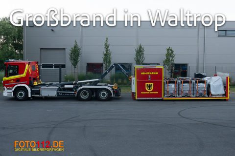 Lagerhalle-brennt-048