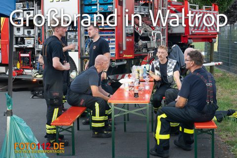 Lagerhalle-brennt-050