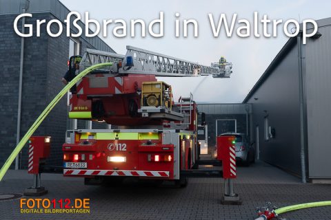 Lagerhalle-brennt-055