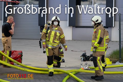Lagerhalle-brennt-057