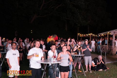 Public-Viewing-2-052