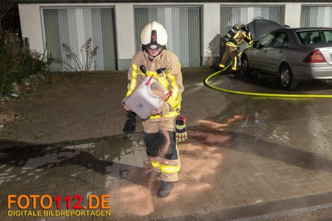 lehmstr.-brennt-PKW-006